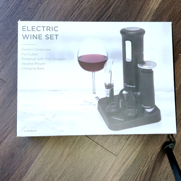 Rabbit Electric Wine Set - Picture 1 of 3